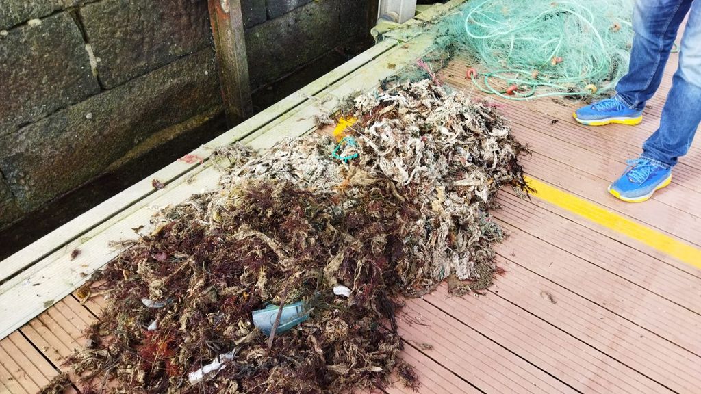 ¿De dónde salen las toallitas que inutilizan las redes de los pescadores de Ferrol