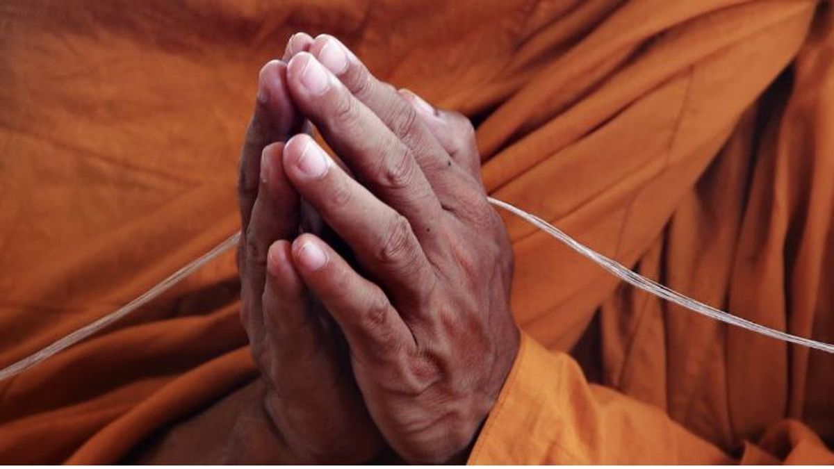 El líder de la fundación budista Mahasandhi ha sido detenido en Murcia por fabricar y dar a sus fieles productos "milagrosos" que contenían mercurio.