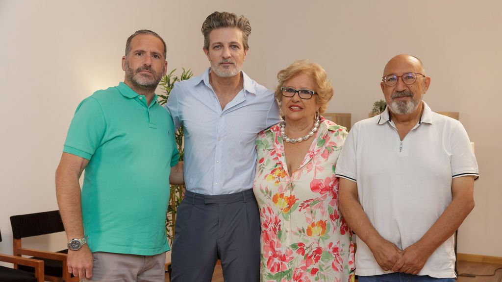 Jesús Olmedo con Mª Carmen, José Vicente y José Antonio, pacientes de la ERC