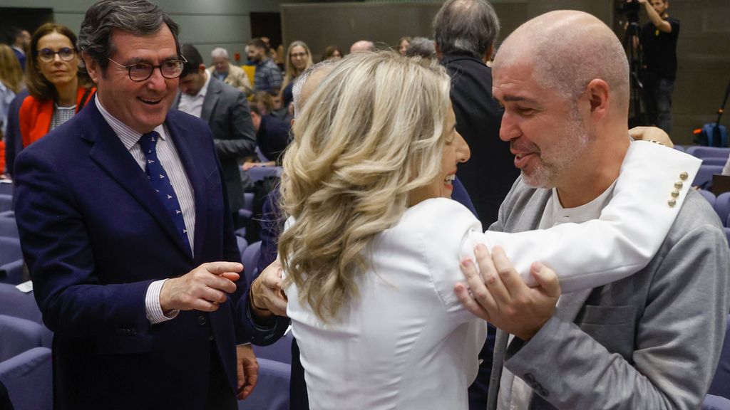 Los secretarios generales de UGT y CCOO, Pepe Álvarez y Unai Sordo, junto al presidente de la Patronal, Antonio Garamendi