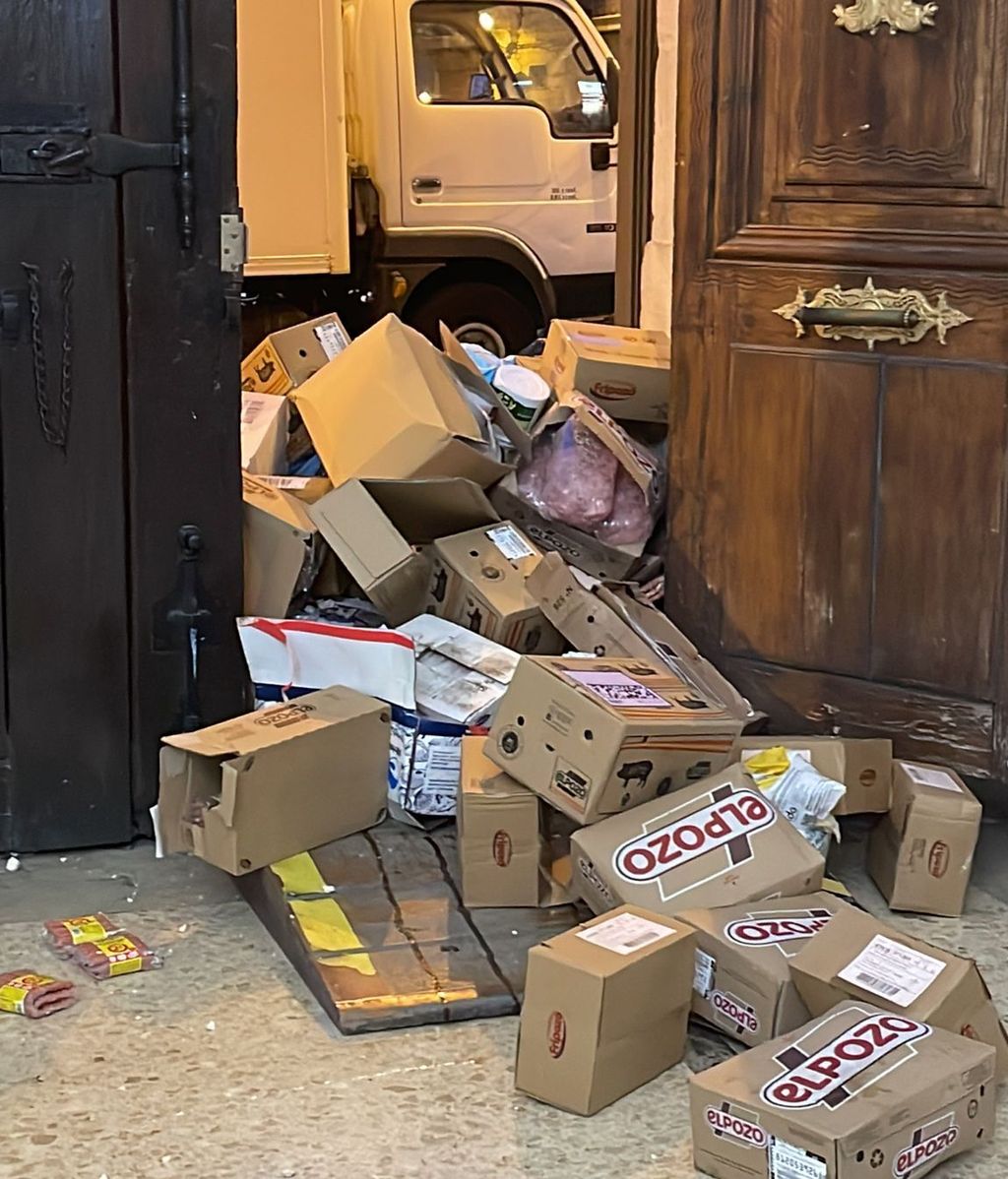 Basura en el interior del consistorio alcoyano