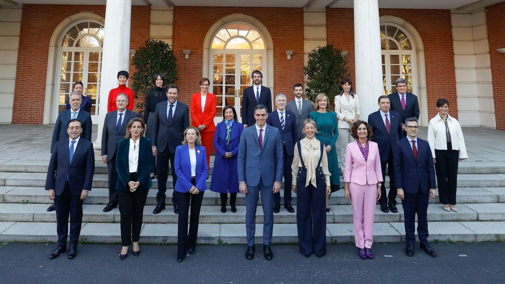Los 22 ministros llegan a Moncloa para celebrar el Primer Consejo de Ministros: los detalles más significativos