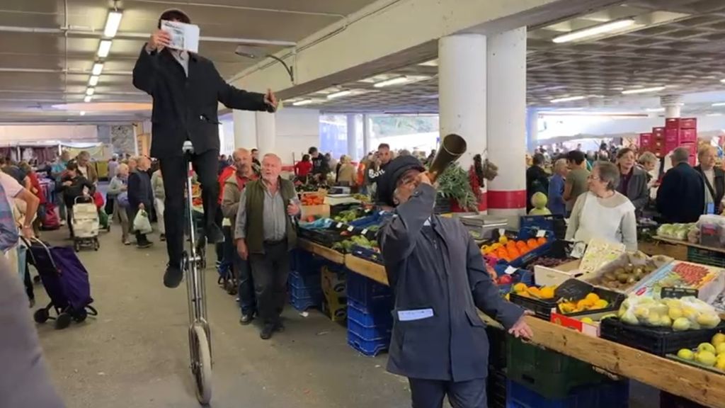 El Campello ha recuperado la figura del trovador-pregonero para difundir la programación cultural