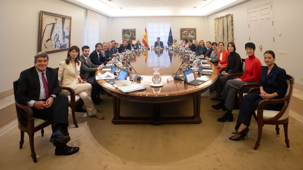 La foto del primer Consejo de Ministros y Ministras de la nueva legislatura