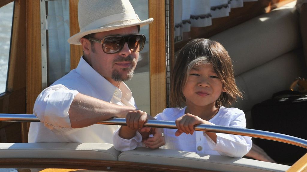 Brad Pitt y Pax, en Venecia en 2008