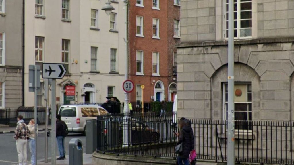 Cinco heridos, entre ellos tres niños, en un apuñalamiento múltiple en el centro de Dublín