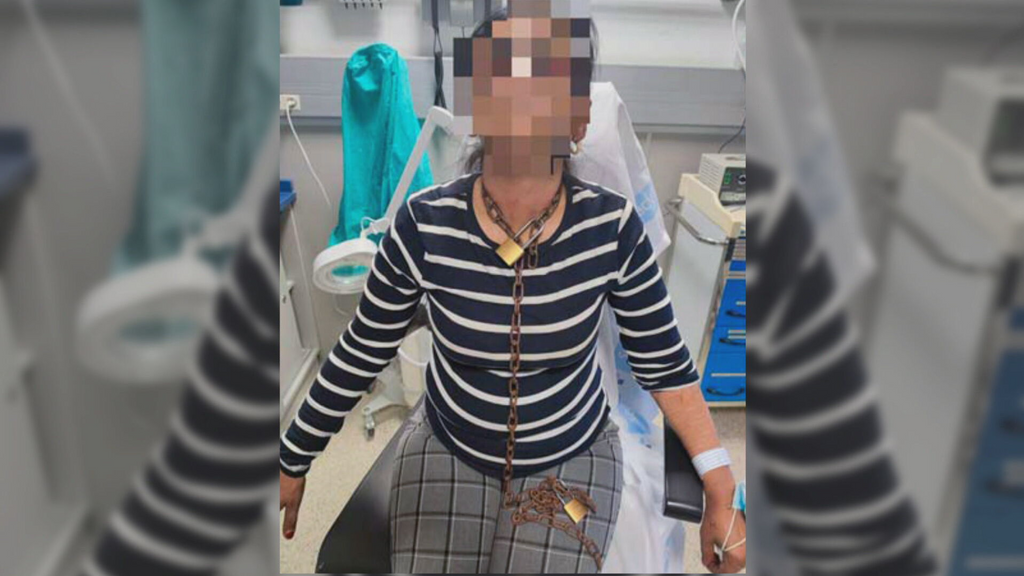 La mujer secuestrada en Burgos escapó por la ventana de la cocina y llegó al hospital con la cadena en el cuello