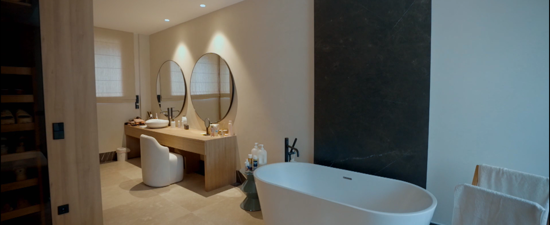 Uno de los baños de la vivienda