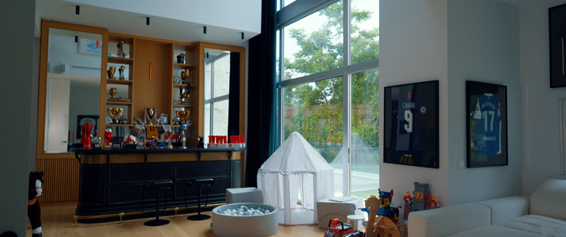 Sala de estar, con minibar y zona de juegos de Benicio