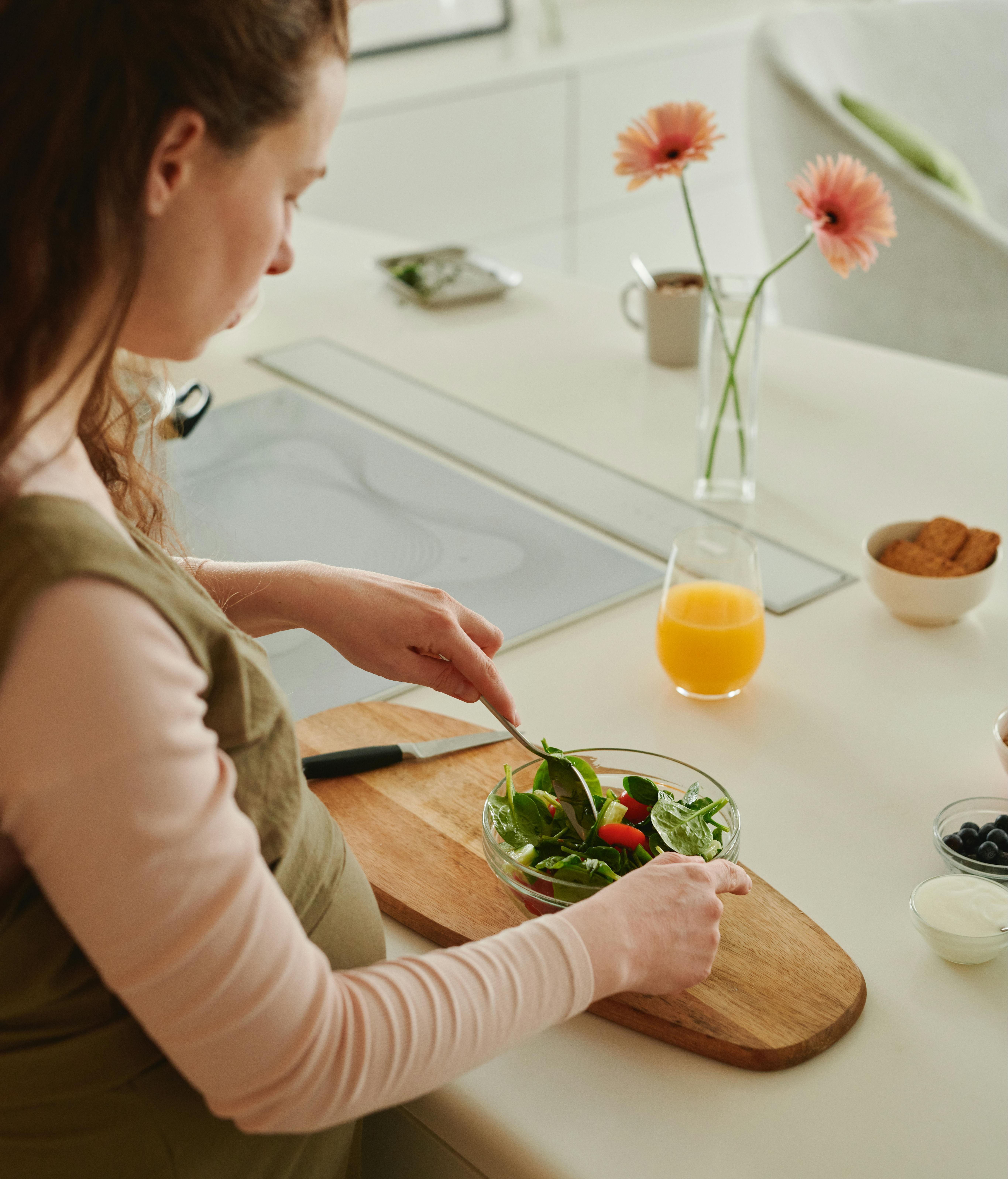 Sigue una dieta variada y saludable. FUENTE: Pexels
