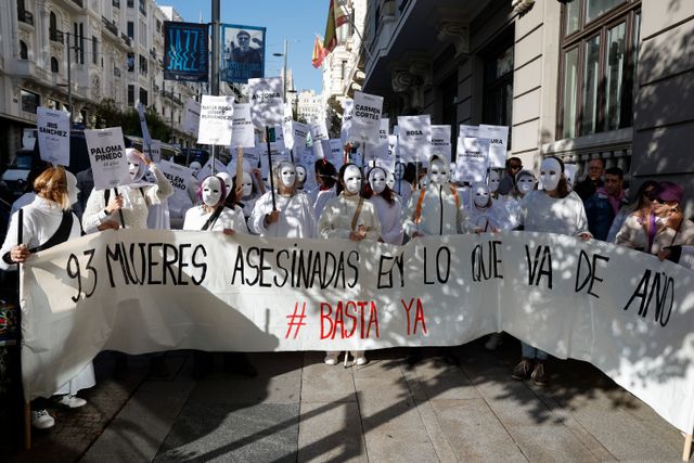 Miles de mujeres claman en España contra la violencia machista