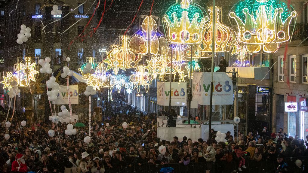 Vigo se llena de turista que desena ver la ciudad más iluminada de España