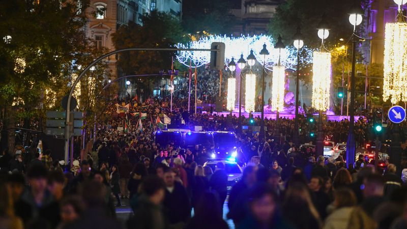 Miles de mujeres claman en España contra la violencia machista
