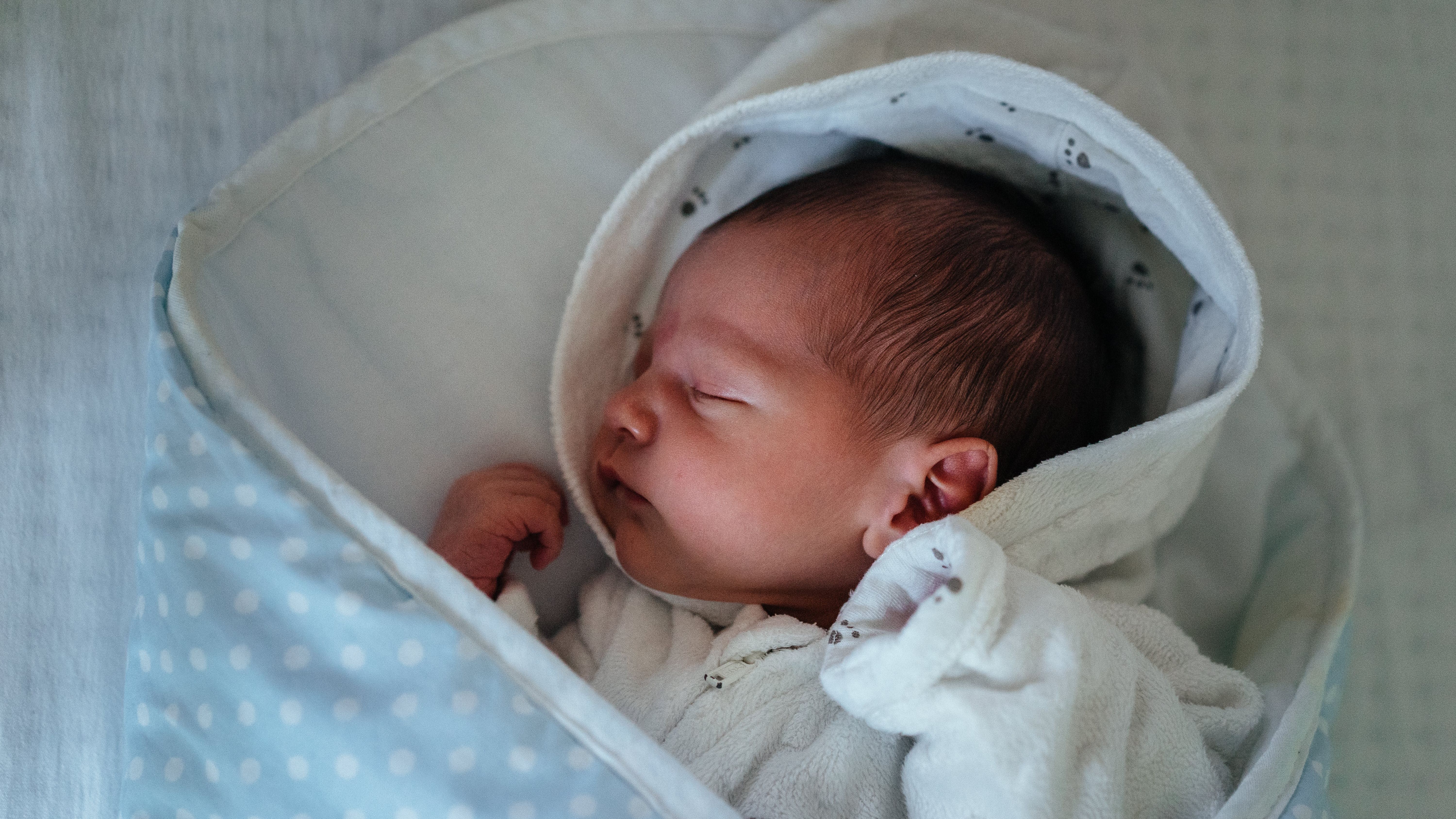 Cómo vestir a tu bebé para dormir según la temperatura?