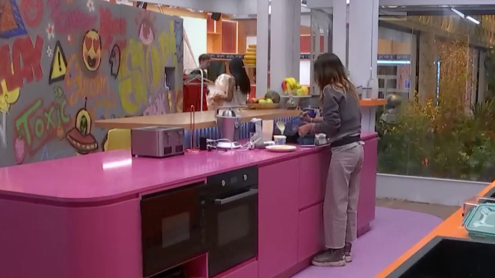 Carmen Alcayde cocinando