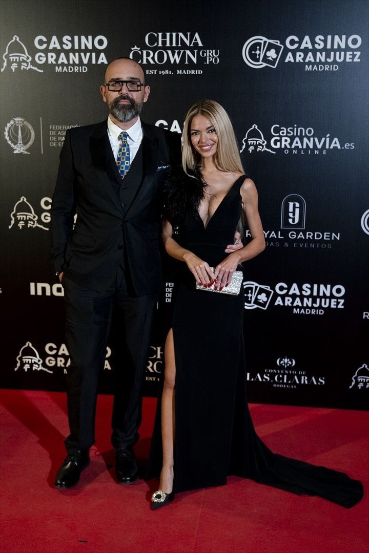 El presentador y la farmacéutica se han mostrado muy sonrientes en su primer posado en un evento