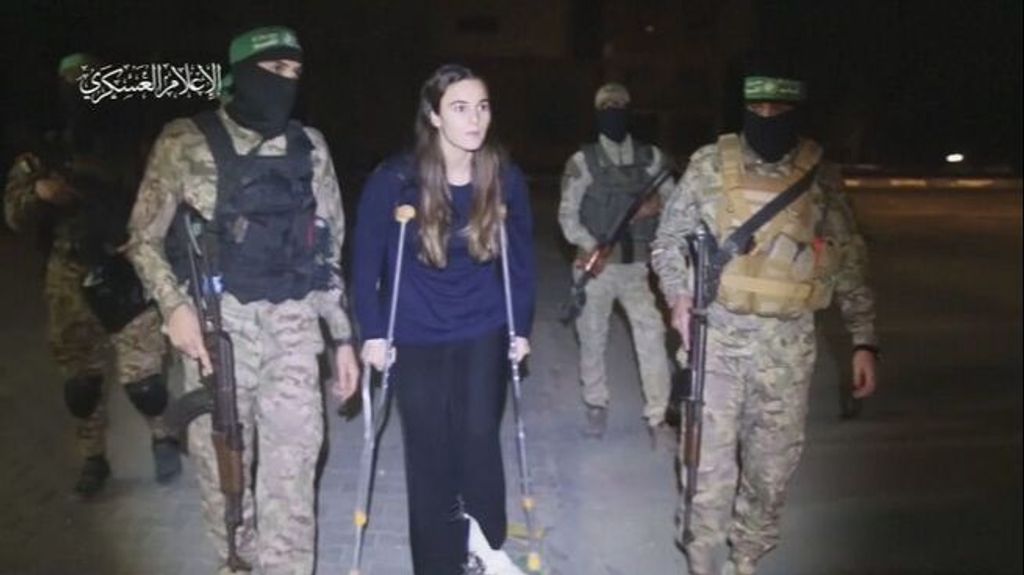 Las brigadas Al Qassam liberan a 17 rehenes israelíes de la Franja de Gaza