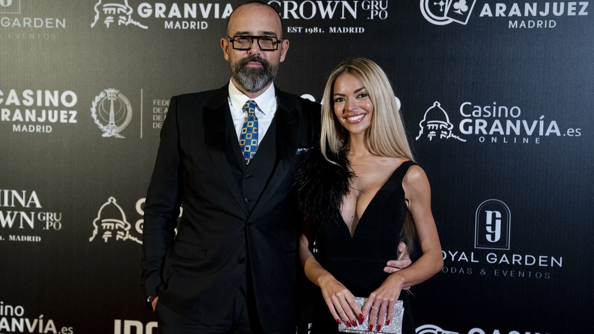 Risto Mejide y Natalia Almarcha posan juntos en el photcall de los Antena de Oro