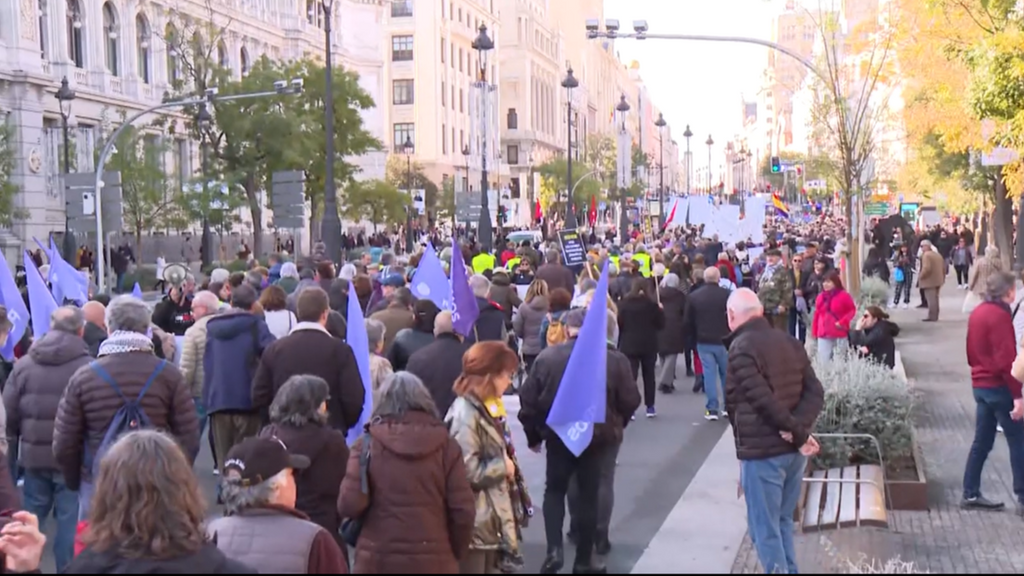 Una manifestación en Madrid recuerda a los residentes fallecidos durante la pandemia de covid