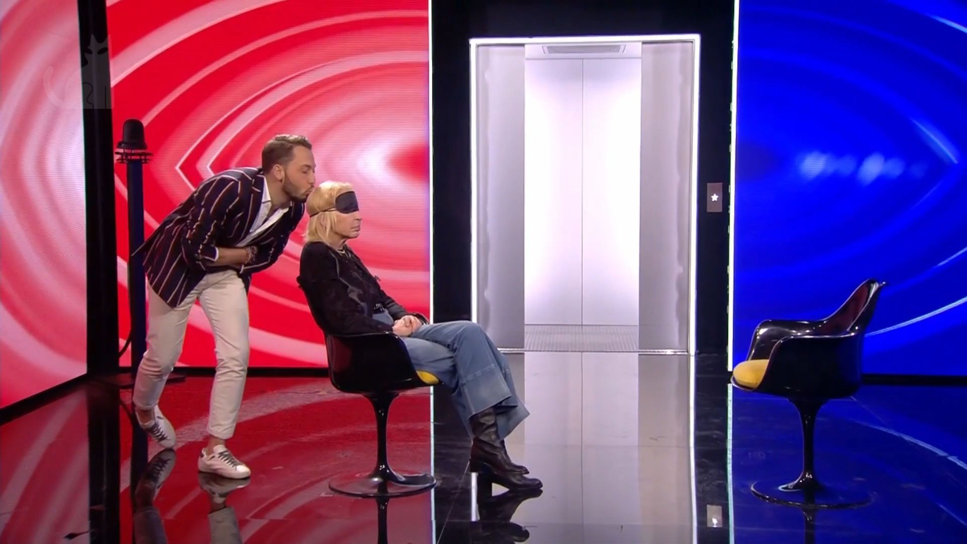 José Antonio Avilés le miente a Laura Bozzo sobre Carmen Alcayde