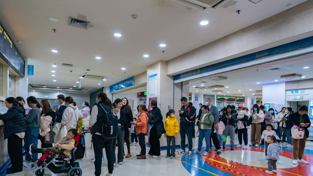 Colas en los hospitales chinos por la neunomía infantil