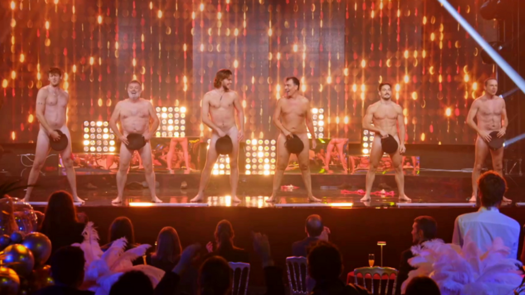 El ‘striptease’ más esperado: Los chicos lo dan todo en el escenario y terminan completamente desnudos!