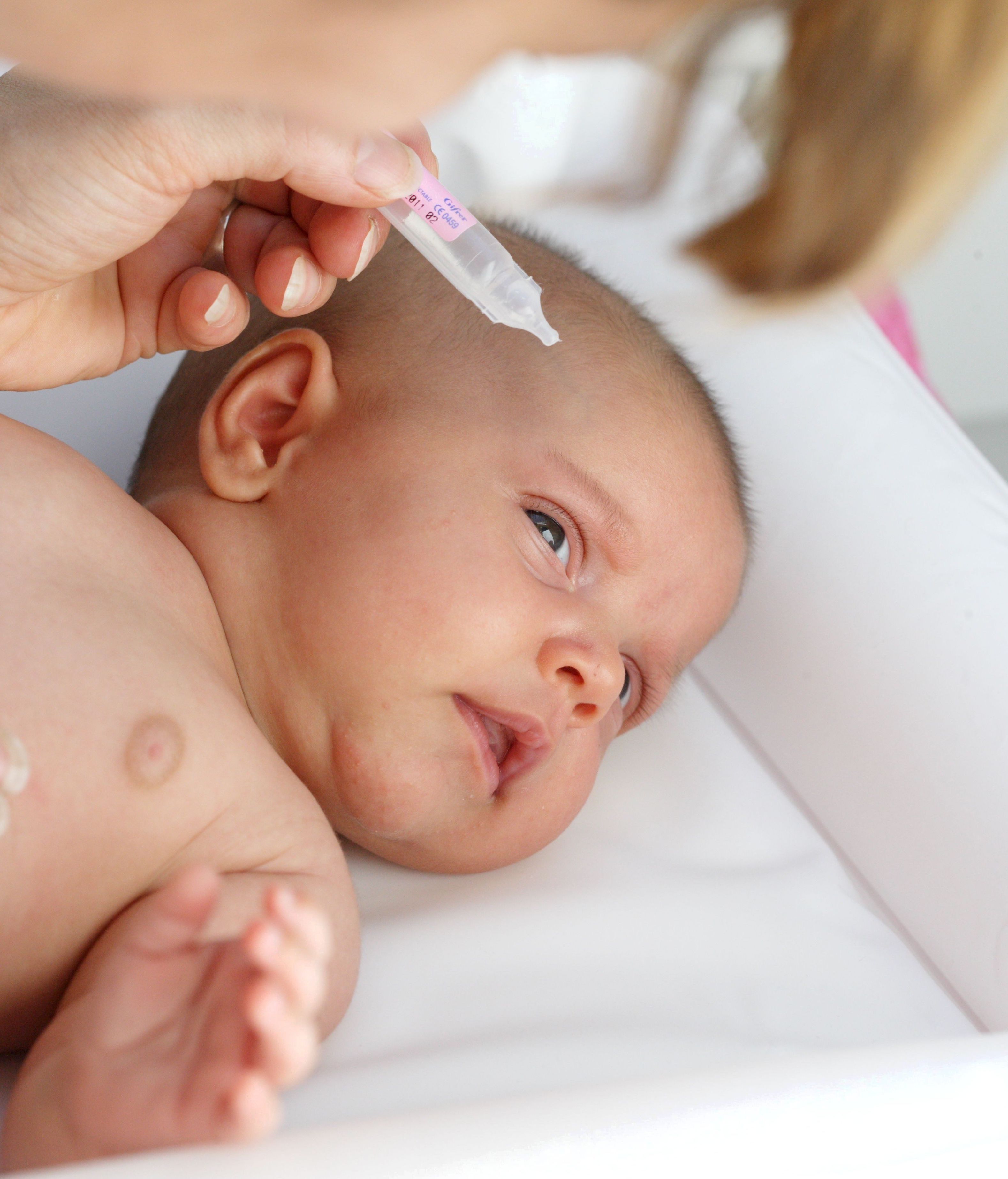 Lavado nasal en bebés con suero 