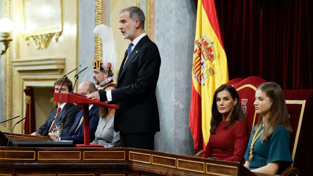 El rey insta a respetar la Constitución y llama a una "España sólida, unida y sin divisiones” en su discurso de apertura de la XV Legislatura