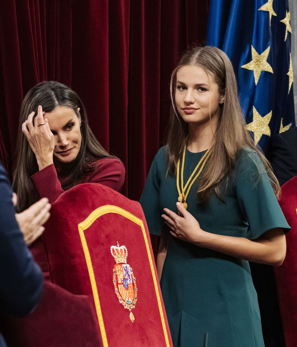 La reina ha estado muy pendiente de su hija, que por primera vez presenciaba la apertura de una legislatura