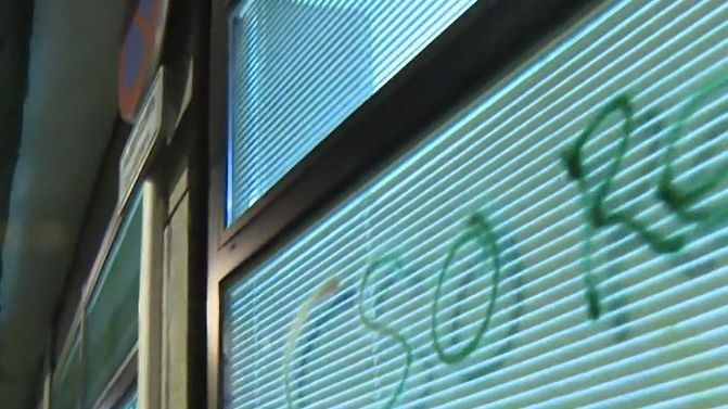 Pintadas en comercios de Santa Coloma