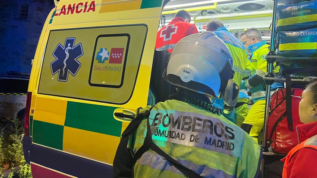 Muere un conductor de 44 años al chocar su coche contra un camión en la N6 en Guadarrama, Madrid