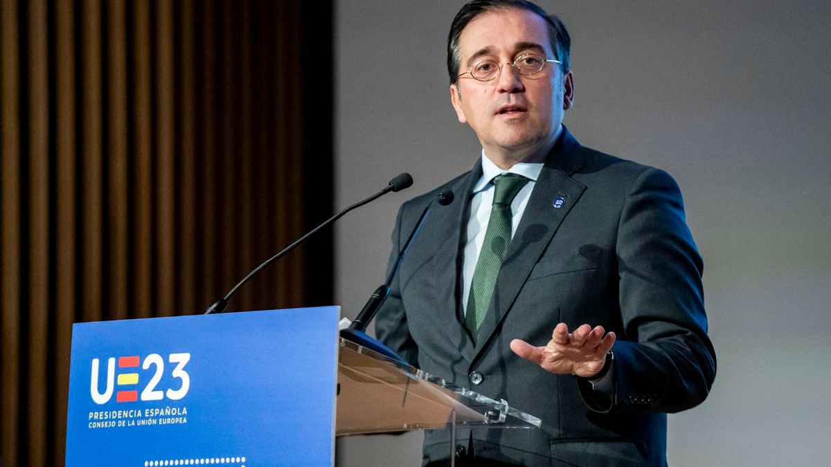 El ministro de Asuntos Exteriores, Unión Europea y Cooperación, José Manuel Albares, presenta el sello de correos UE 2023, en el Palacio Marqués de Salamanca, a 23 de noviembre de 2023, en Madrid (España).