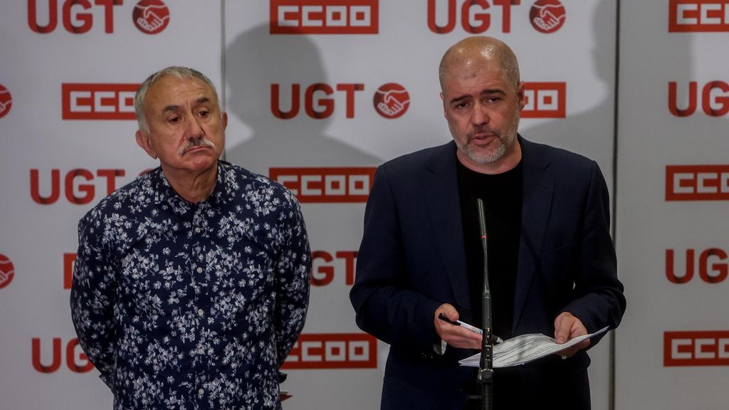 Archivo - El secretario general de la Unión General de Trabajadores (UGT), Pepe Álvarez y el secretario general de Comisiones Obreras (CCOO), Unai Sordo, durante una reunión en la sede de UGT, a 12 de mayo de 2022, en Madrid (España).