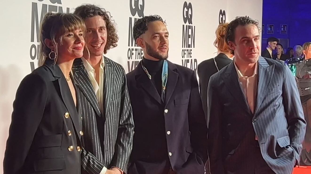 El posado de C. Tangana en los Premios Hombres GQ del Año 2023