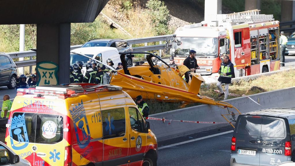 Cae un helicóptero con dos ocupantes en plena M-40 de Madrid