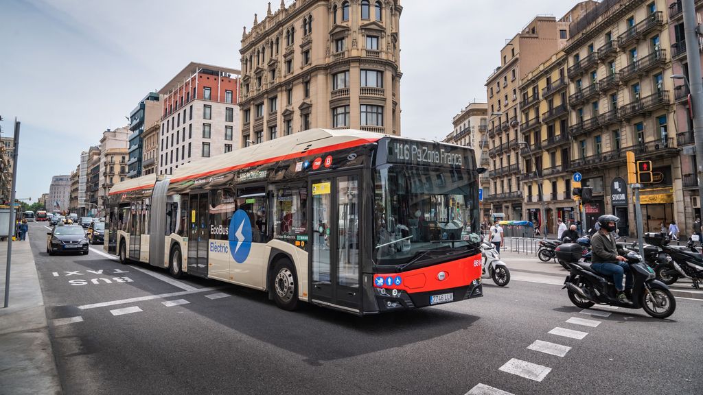 Imagen de archivo de un autobús en Barcelona