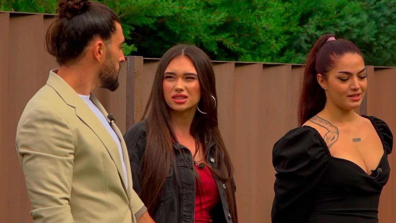 Julia se entera de lo que pasó en la cita de Josué y Elena tras ser elegida - 24 horas para enamorarte