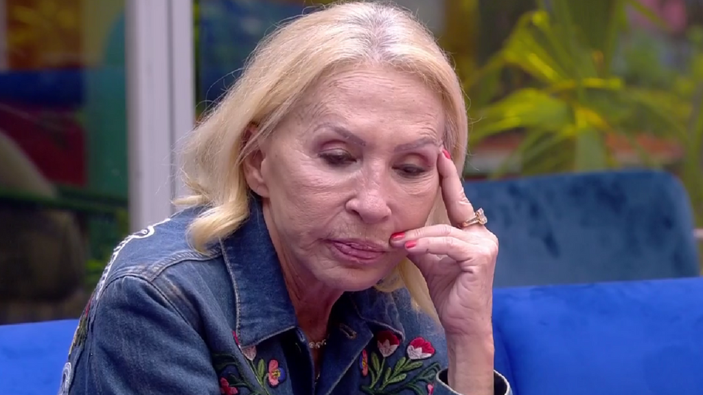 Laura, más sola qjue nunca