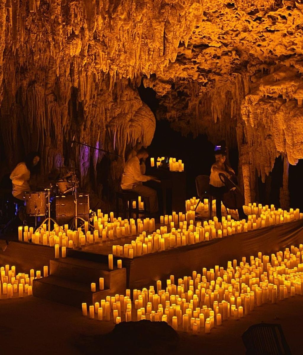 Un concierto en el interior de una cueva en México