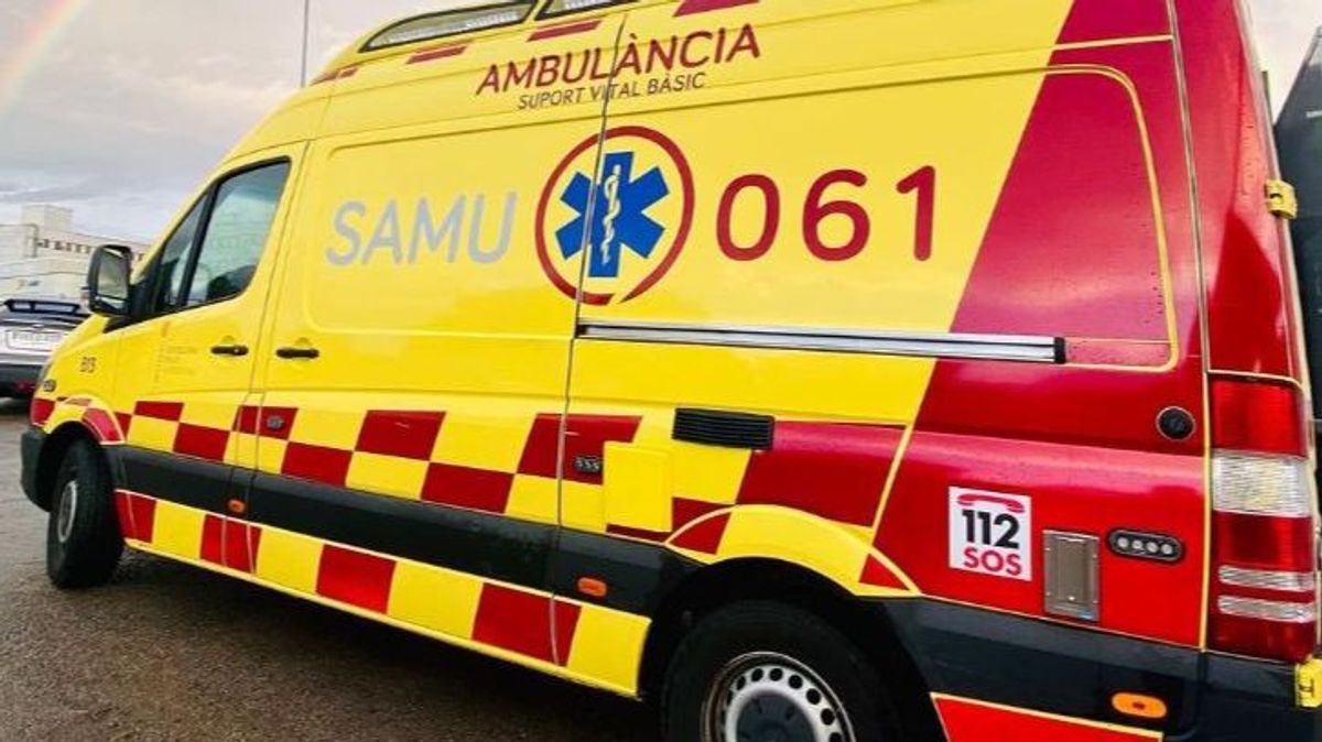 Ambulancia del 061 de soporte vital básico, como la que se ha desplazado al lugar del accidente