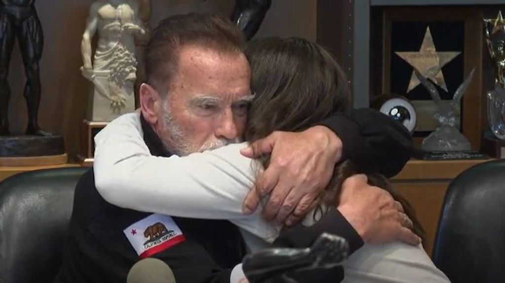 Arnold Schwarzenegger, muy emocionado tras un encuentro con familiares de algunos rehenes de Hamás