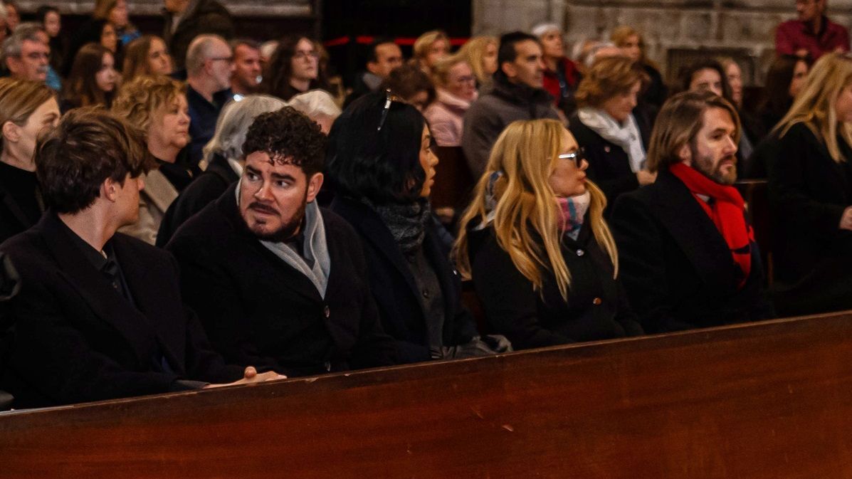 Los hijos de Concha Velasco, durante su funeral en Valladolid.