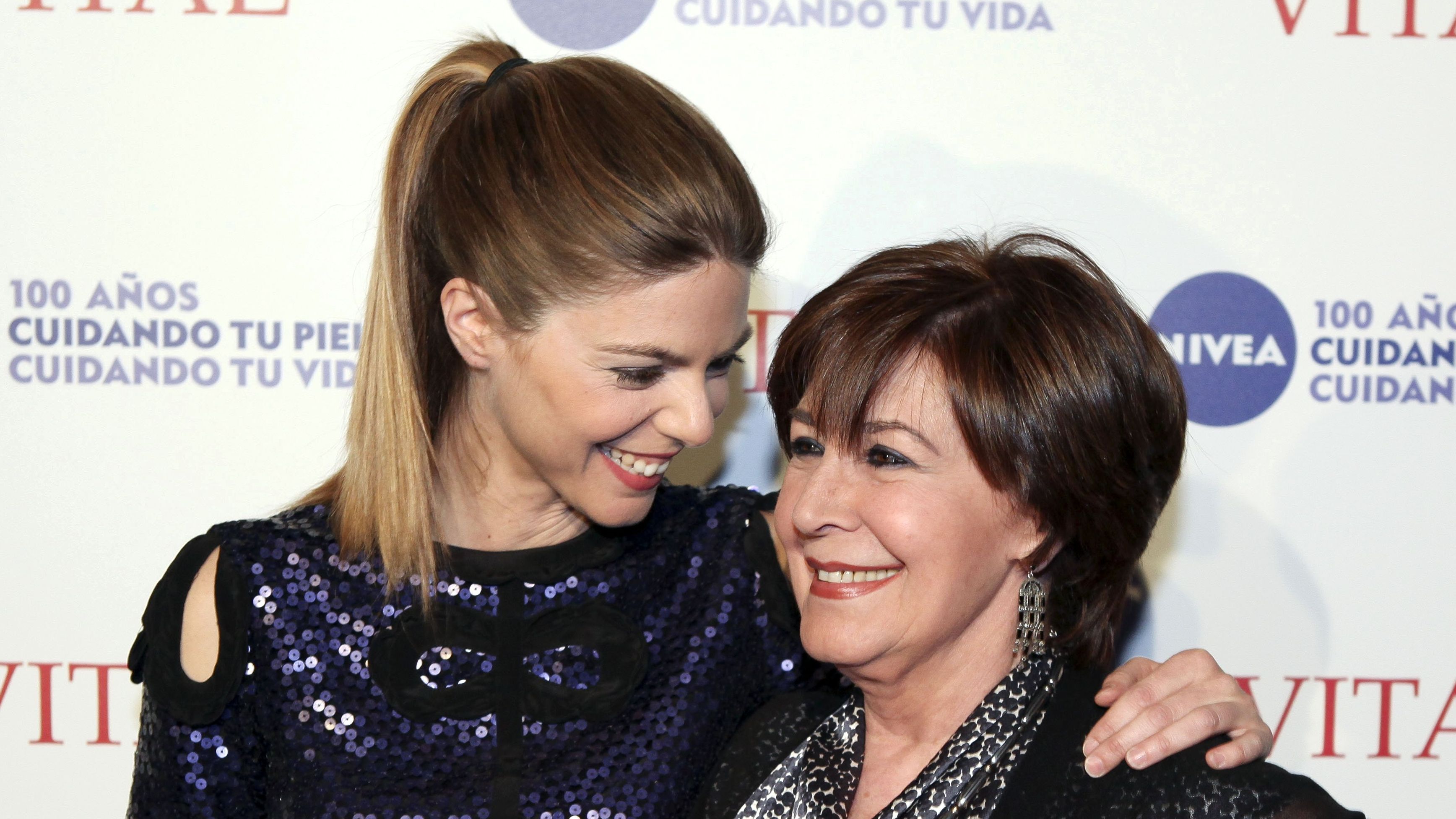 Manuela Velasco junto a su tía Concha.