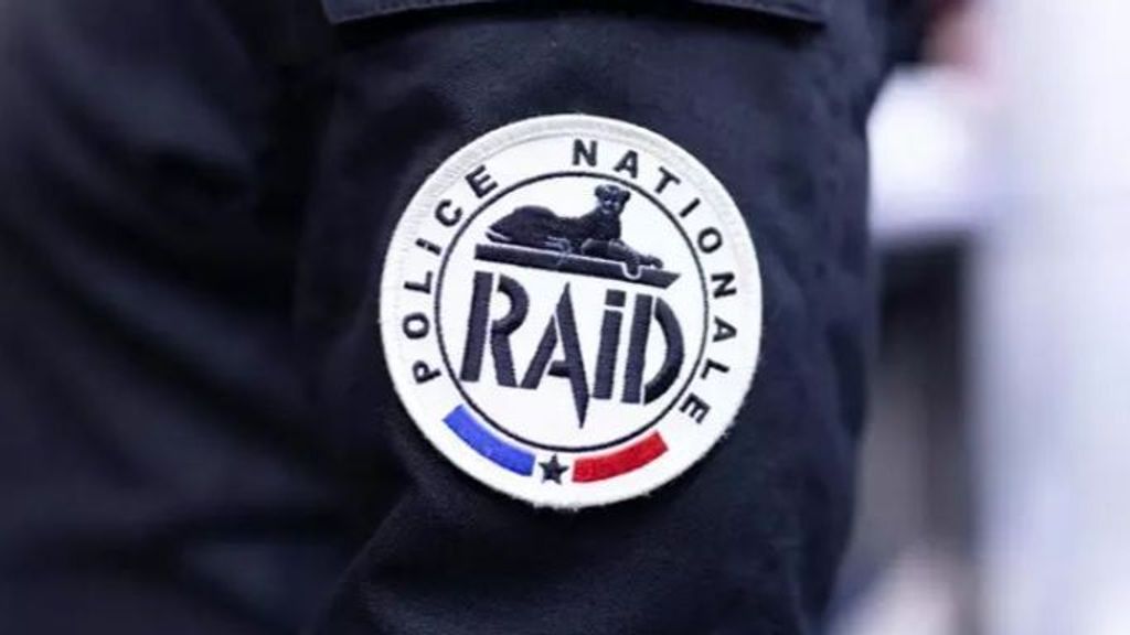 Un muerto y un herido en un ataque con cuchillo en París: el agresor, arrestado