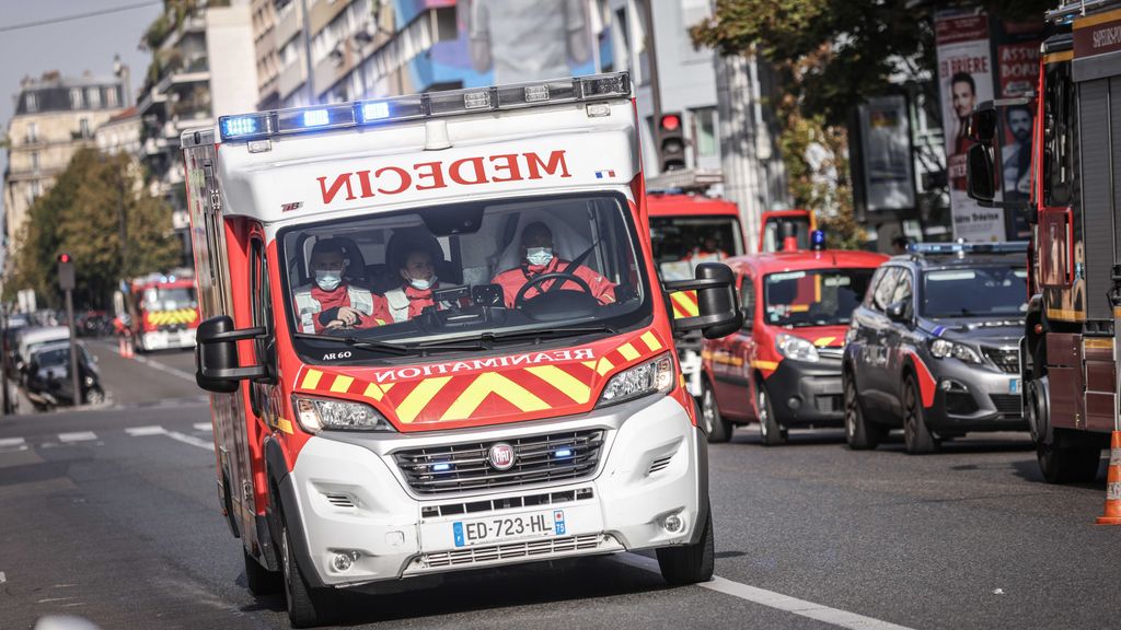 Una avioneta realiza un aterrizaje de emergencia en un barrio de París: los supervivientes, hospitalizados