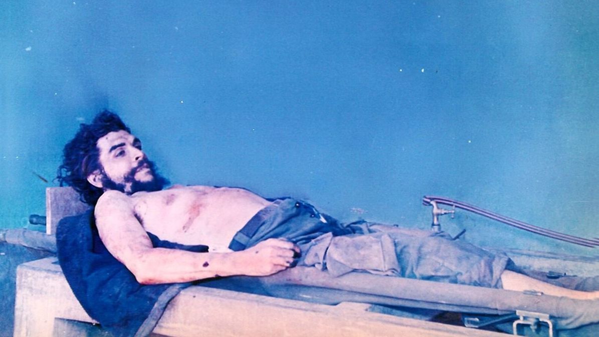 El Che Guevara recién asesinado en imagen de los archivos de la CIA.