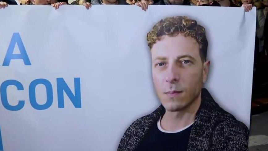 Pancarta en la concentración de Alzira este lunes por la desaparición de Fran