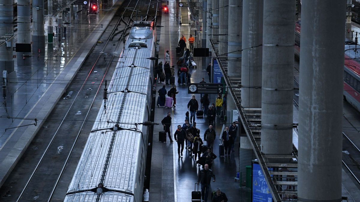 La circulación ferroviaria en la estación de Atocha, reestablecida con normalidad tras el descarrilamiento de un tren