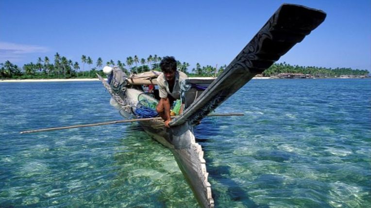 Así son los Bajau, los humanos adaptados genéticamente para vivir bajo el mar
