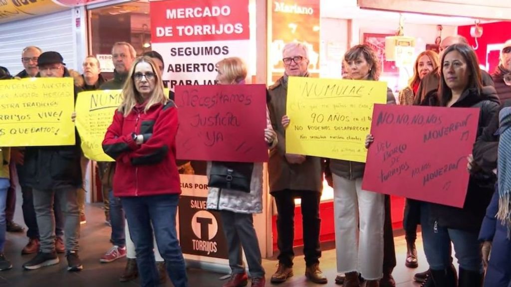 La lucha de vecinos y comerciantes frente al fondo que quiere cerrar el Mercado de Torrijos de Madrid
